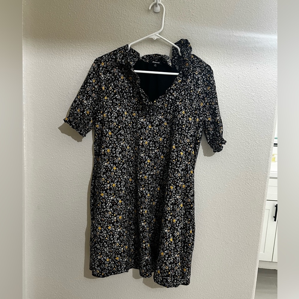 Very cute Madewell Dress with side pockets.